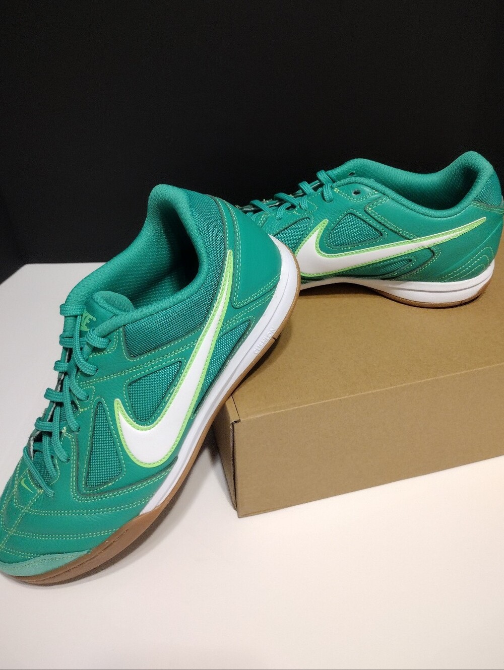Nike Sneakers Gato Green Men's Size 10.5 Indoor Soccer Casual